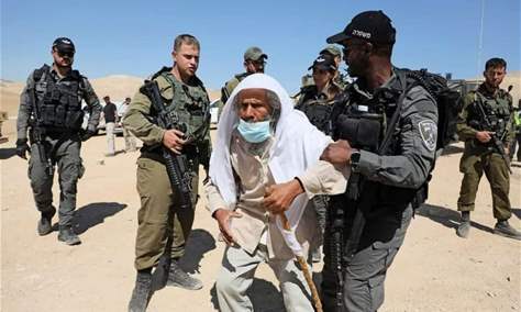 استشهاد مسن فلسطيني جنوب الخليل متأثراً بجراحه جراء دهسه بمركبة تابعة لقوات الاحتلال