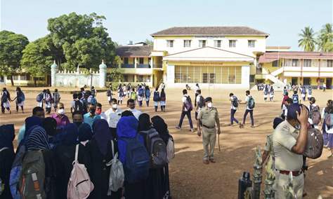 محكمة في الهند تؤيد حظر الحجاب في المدارس